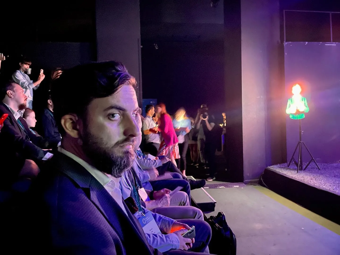 Sebastian Cochinescu apare în două locuri în timpul unui eveniment Future Summit.