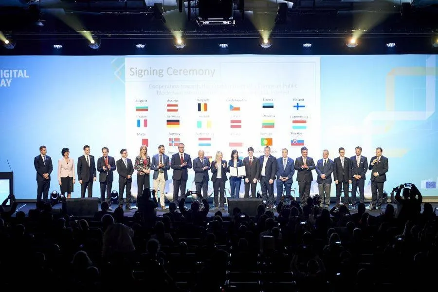 Fotografie de la „Eforturile UE pe blockchain și România“