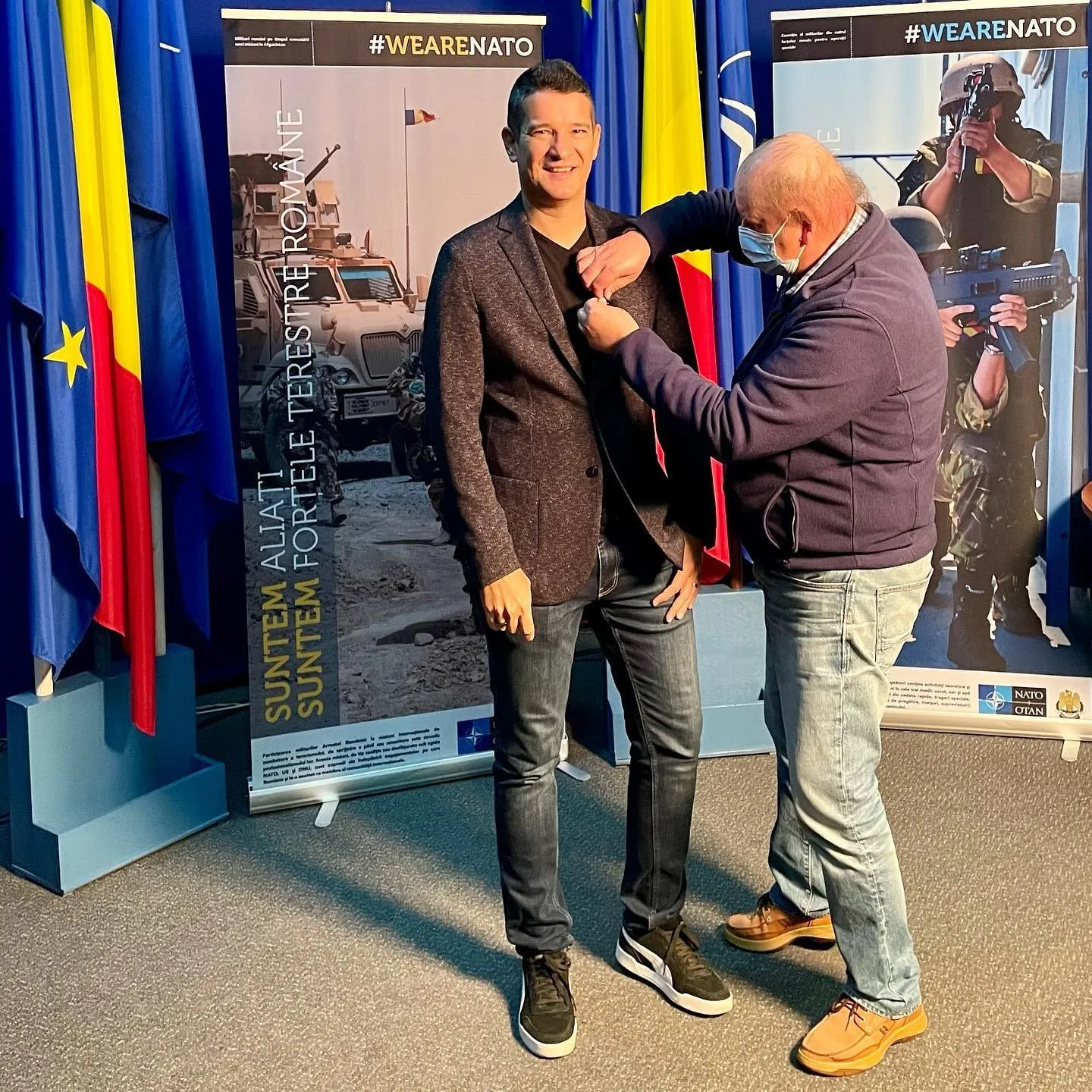 Sebastian Cochinescu apare într-un cadru video despre concursul de securitate națională Patriotfest.