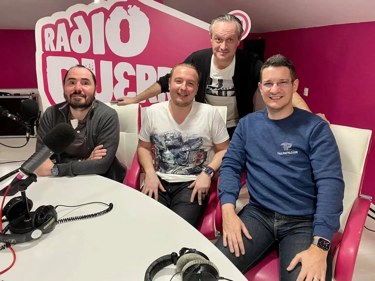 Foto de la „Gazdă la Upgrade 100 despre blockchain, la Radio Guerrilla”